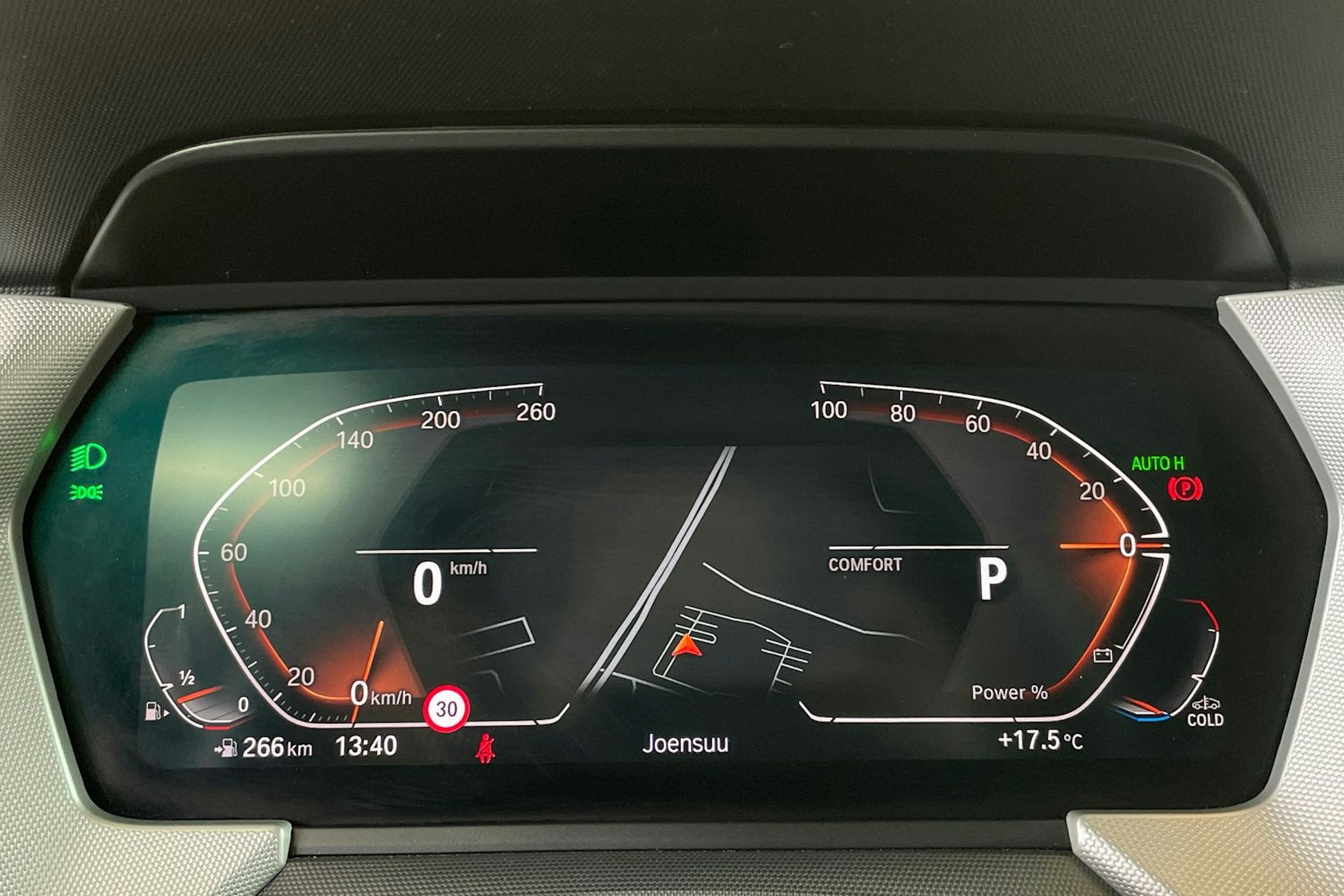 Musta BMW 118 2022 kuva 16.