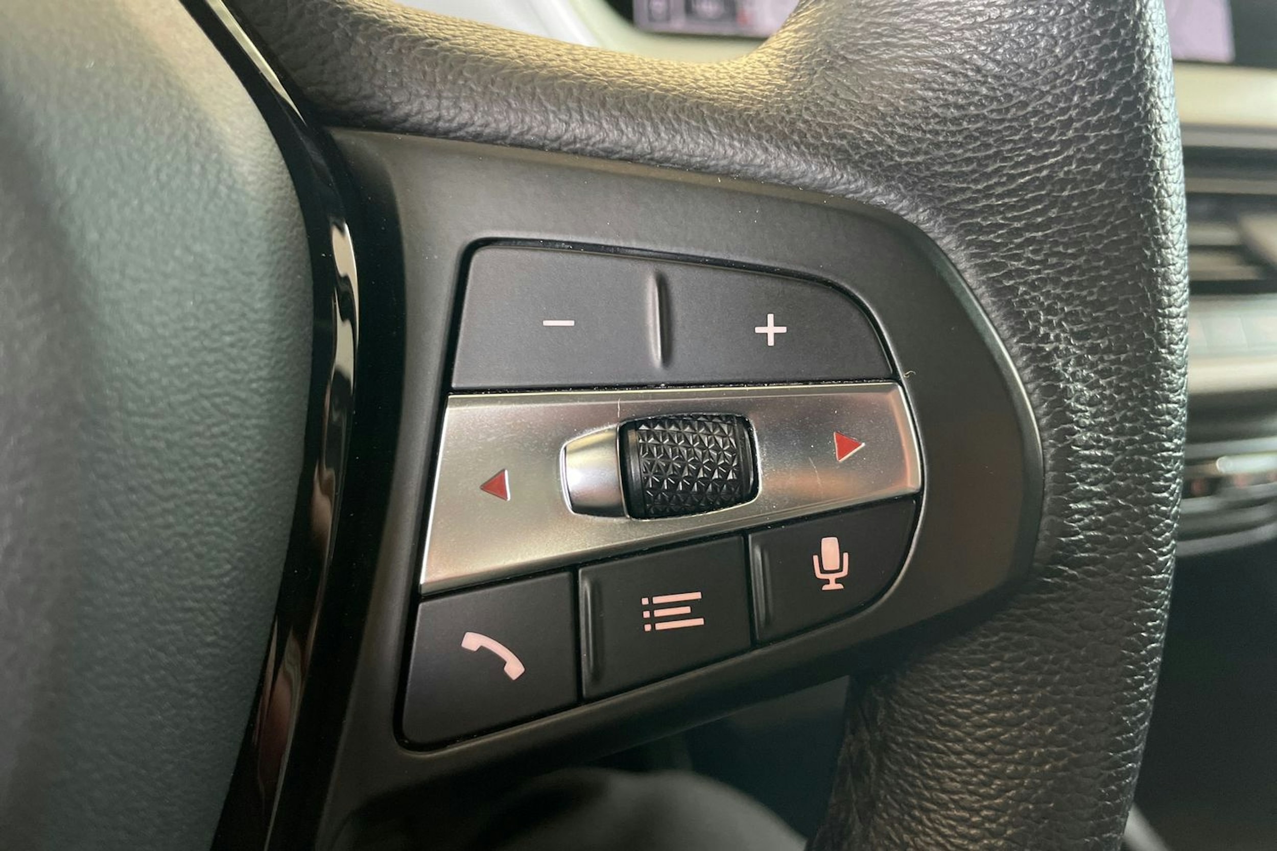 Musta BMW 118 2022 kuva 19.