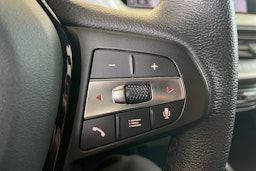 Musta BMW 118 2022 kuva 19.