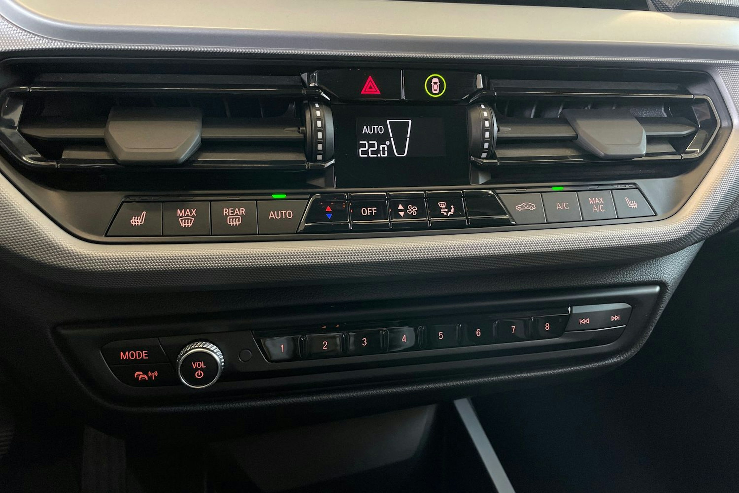 Musta BMW 118 2022 kuva 25.