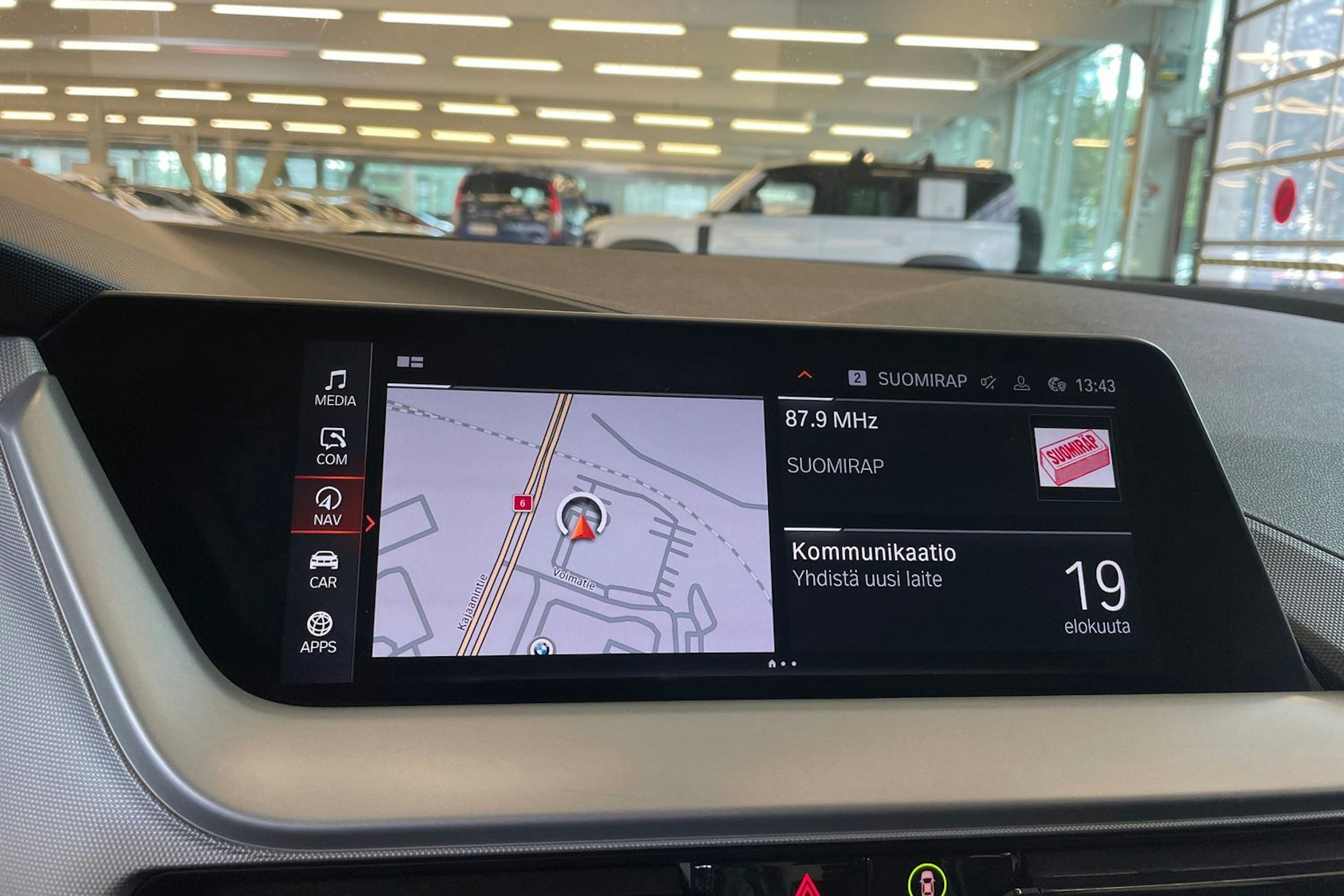 Musta BMW 118 2022 kuva 26.