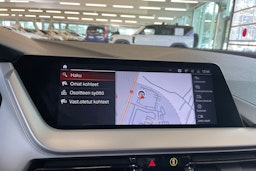 Musta BMW 118 2022 kuva 28.