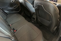 Musta BMW 118 2022 kuva 32.