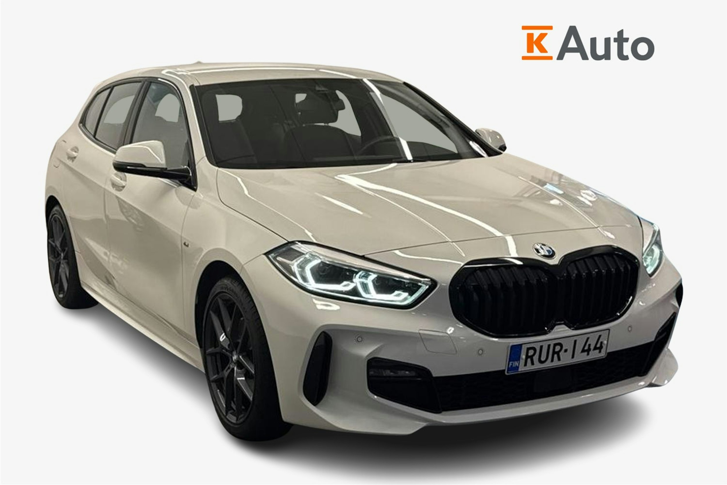Valkoinen BMW 118 2022 kuva 1.