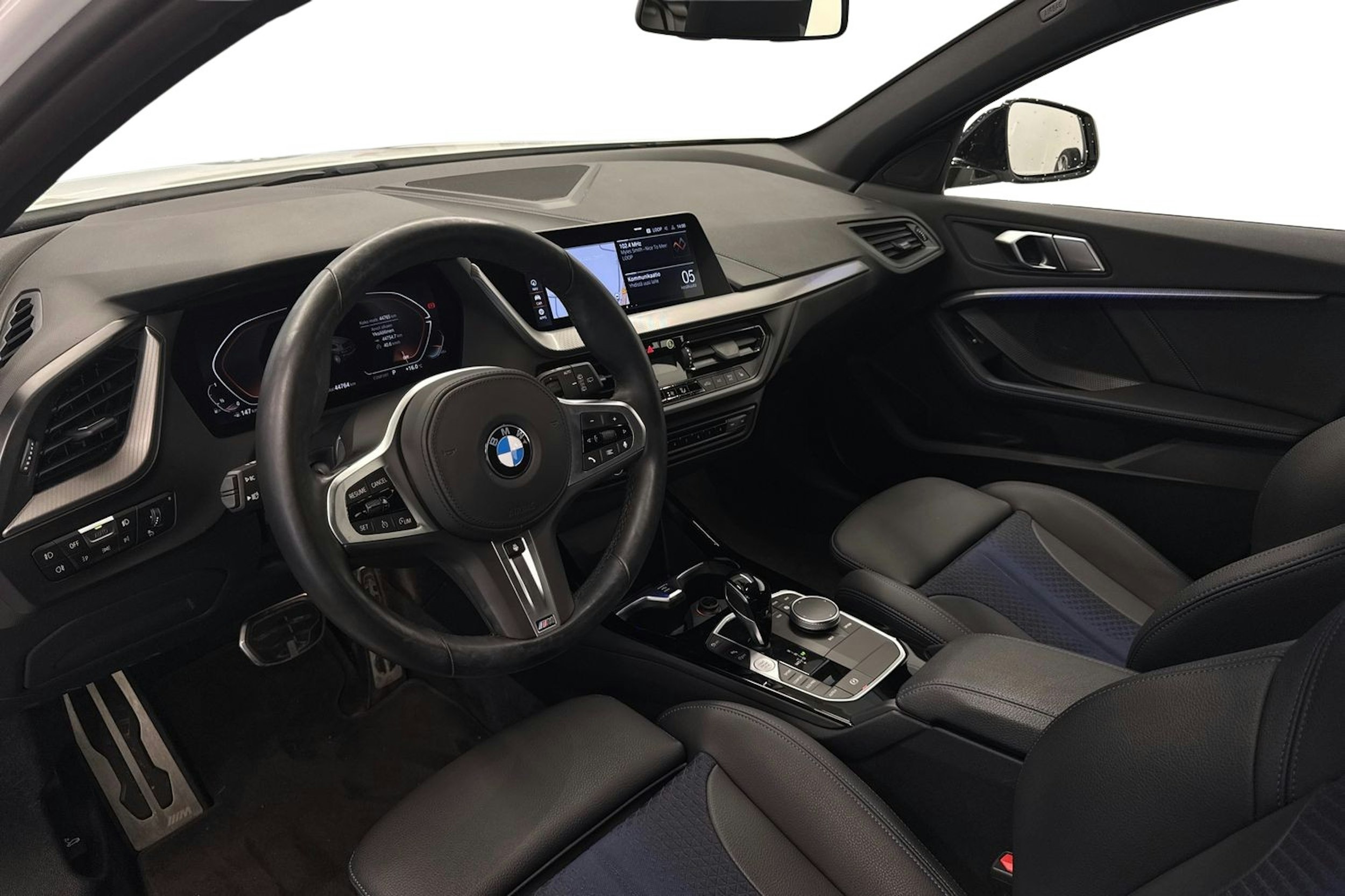 Valkoinen BMW 118 2022 kuva 7.