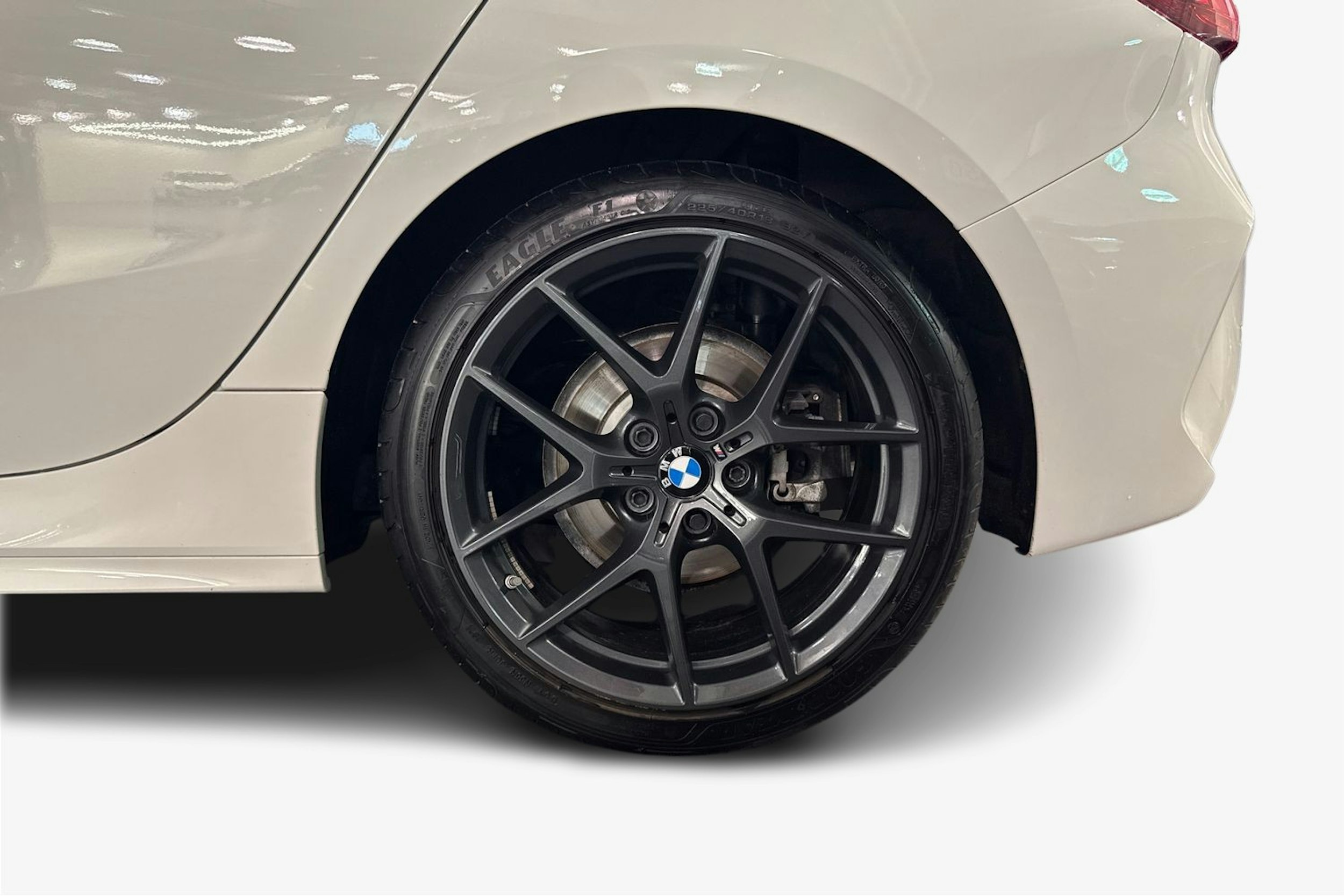 Valkoinen BMW 118 2022 kuva 11.