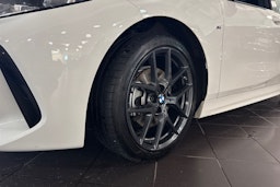 Valkoinen BMW 118 2022 kuva 13.