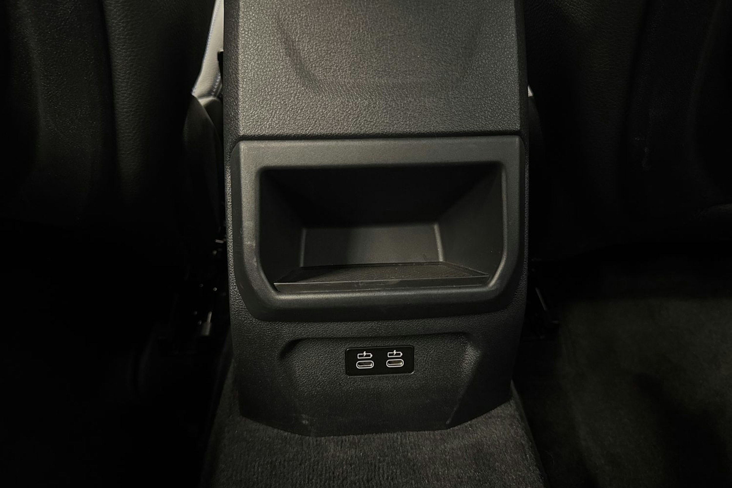 Valkoinen BMW 118 2022 kuva 16.
