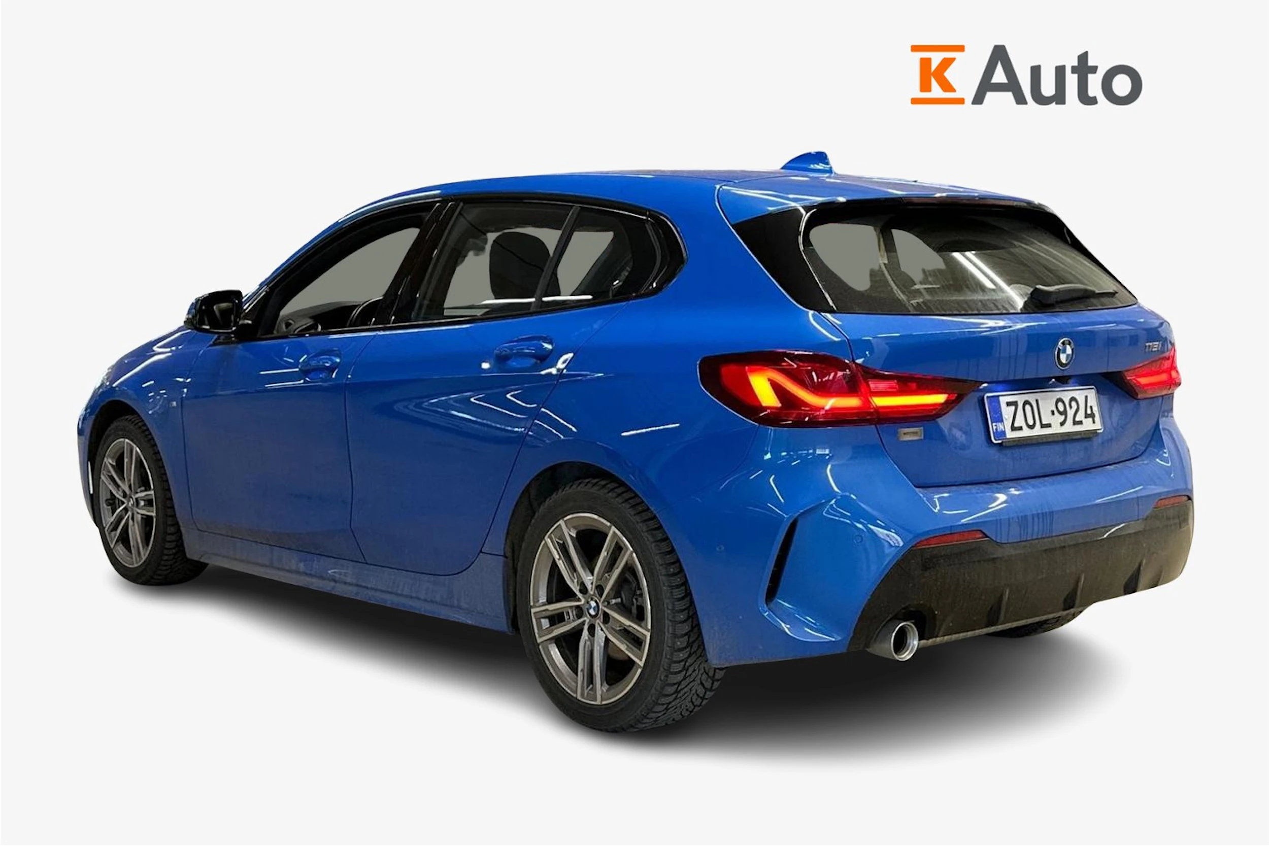 sininen BMW 118 2022 kuva 2.