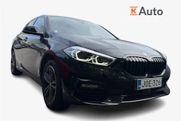 Musta BMW 118 2023 kuva 1.