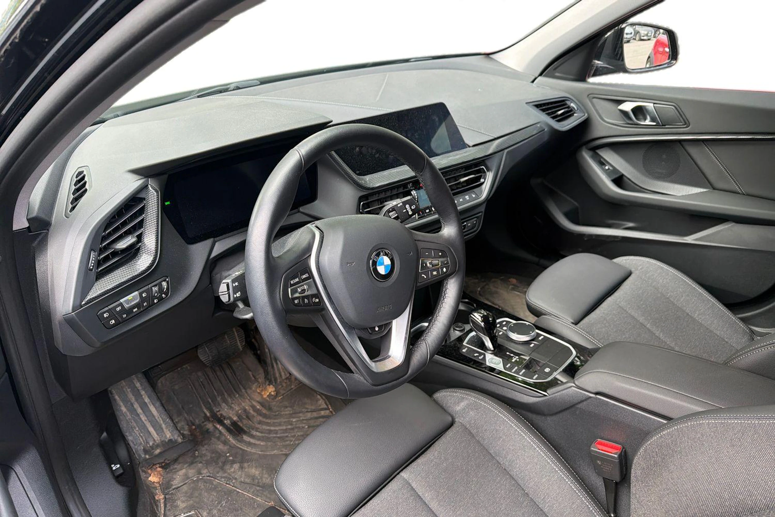 Musta BMW 118 2023 kuva 3.