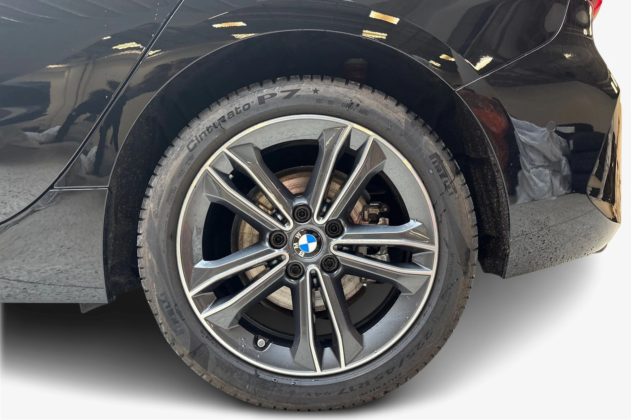Musta BMW 118 2023 kuva 9.