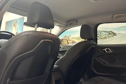 Musta BMW 118 2023 kuva 12.
