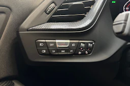Musta BMW 118 2023 kuva 14.