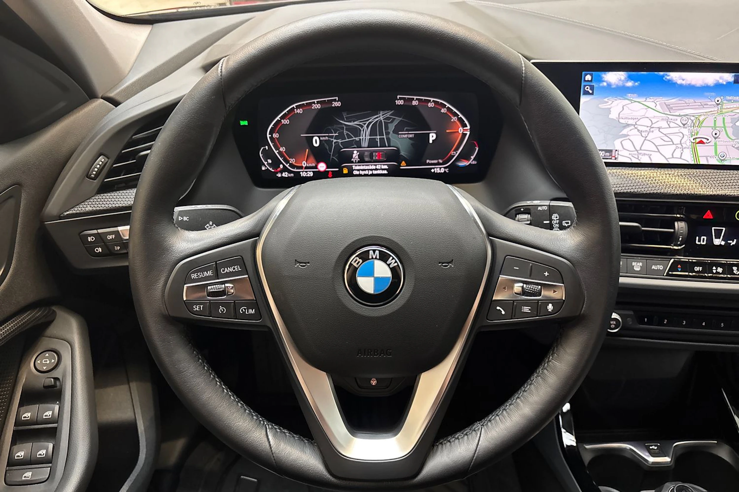 Musta BMW 118 2023 kuva 15.