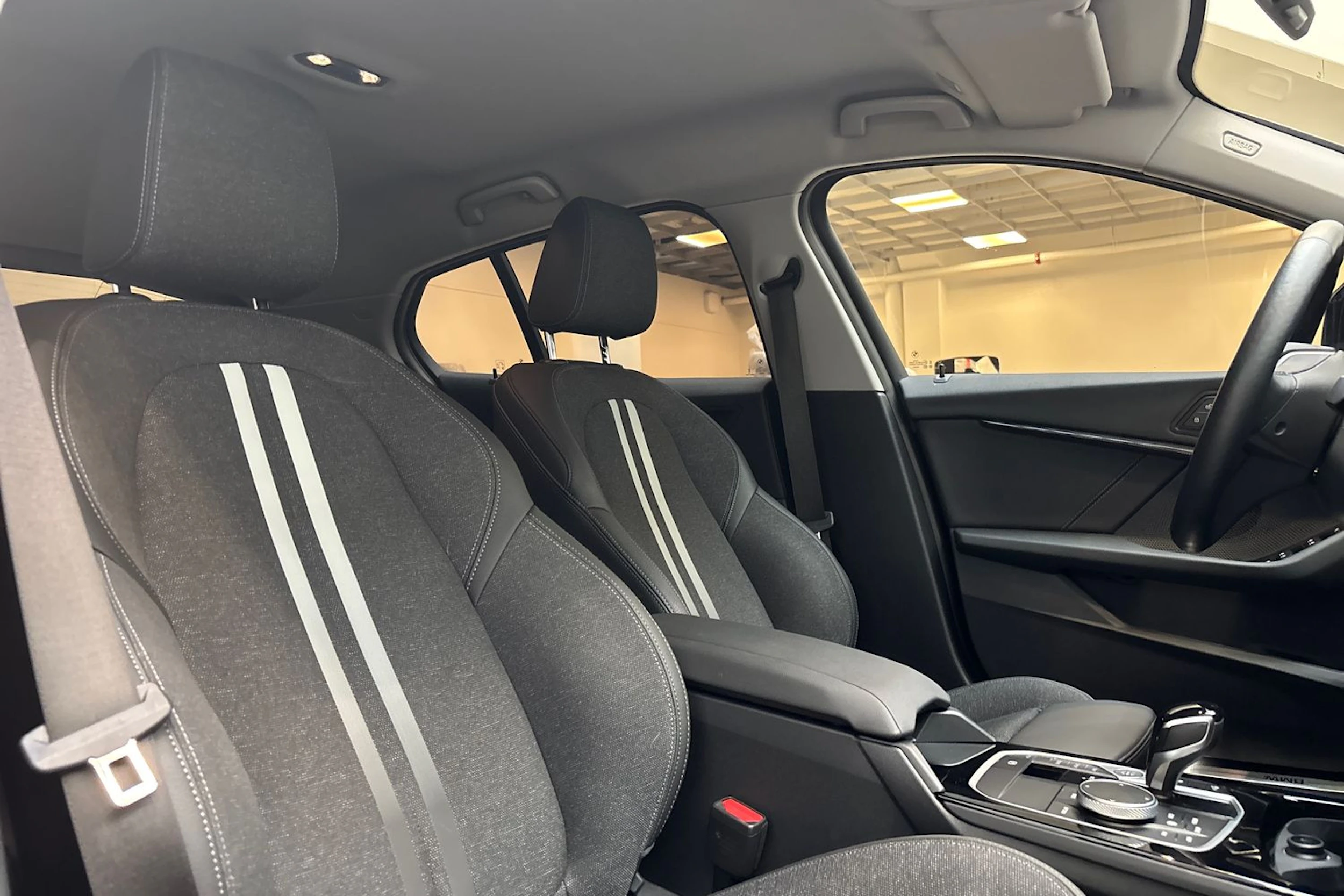 Musta BMW 118 2023 kuva 20.