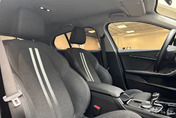 Musta BMW 118 2023 kuva 20.