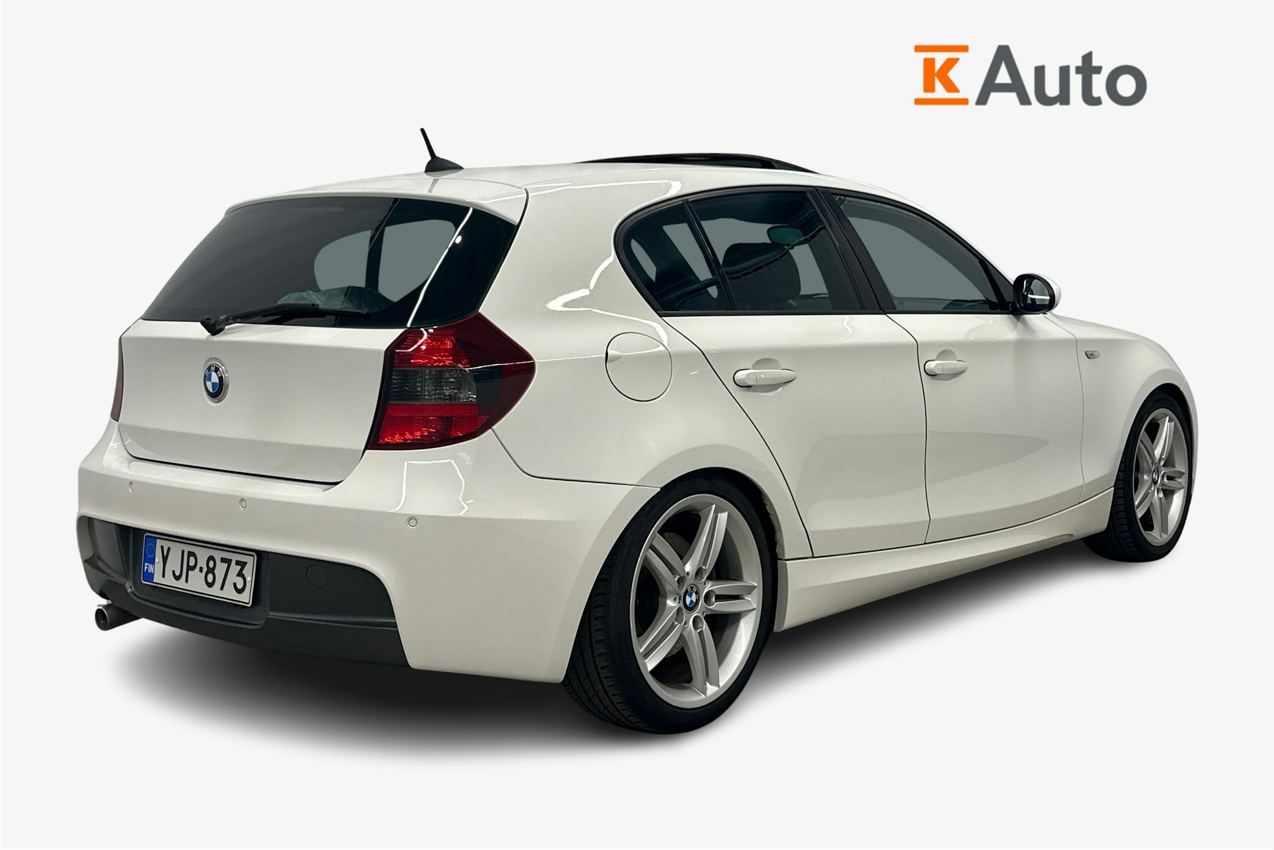 valkoinen BMW 120 2006 kuva 2.