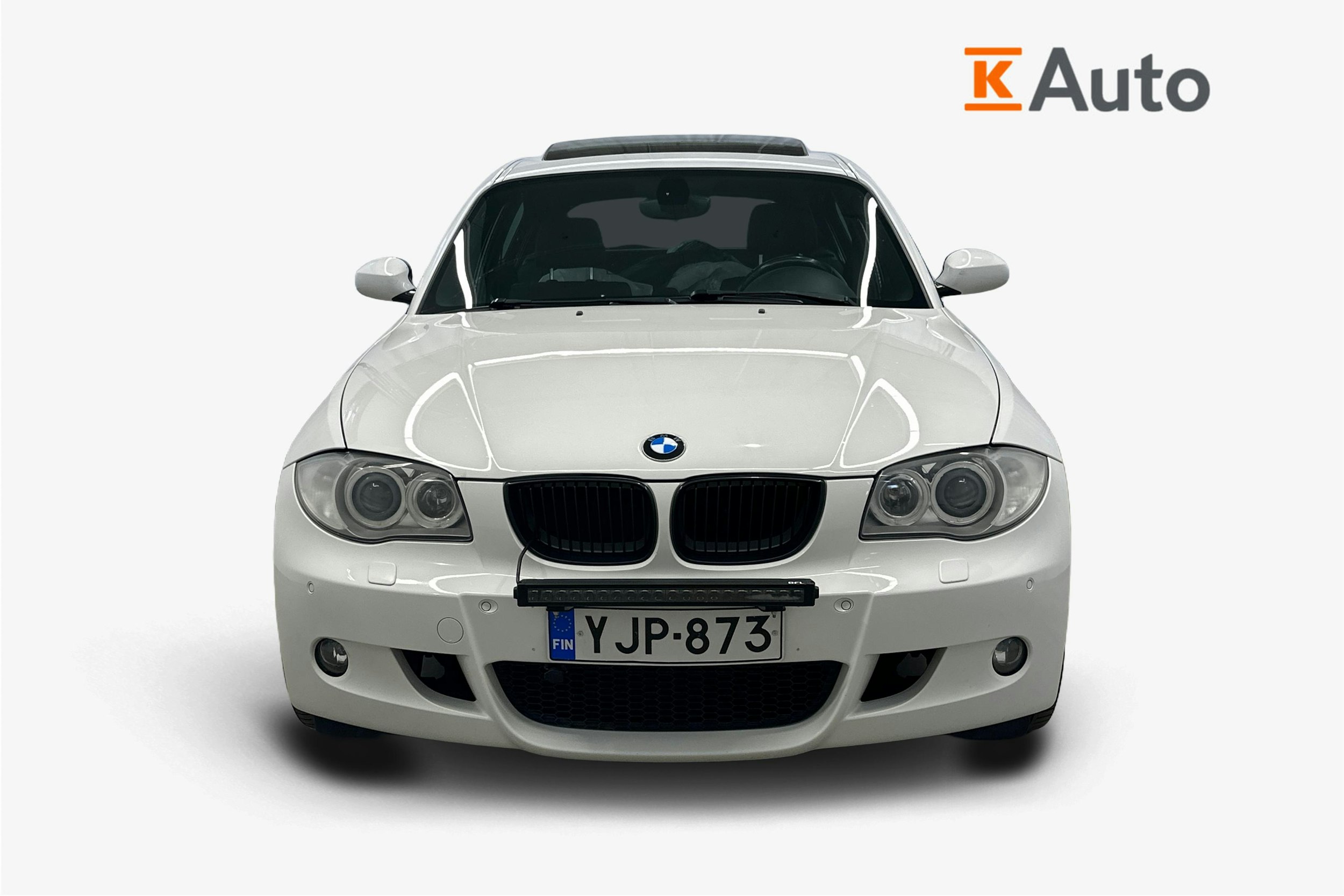 valkoinen BMW 120 2006 kuva 5.