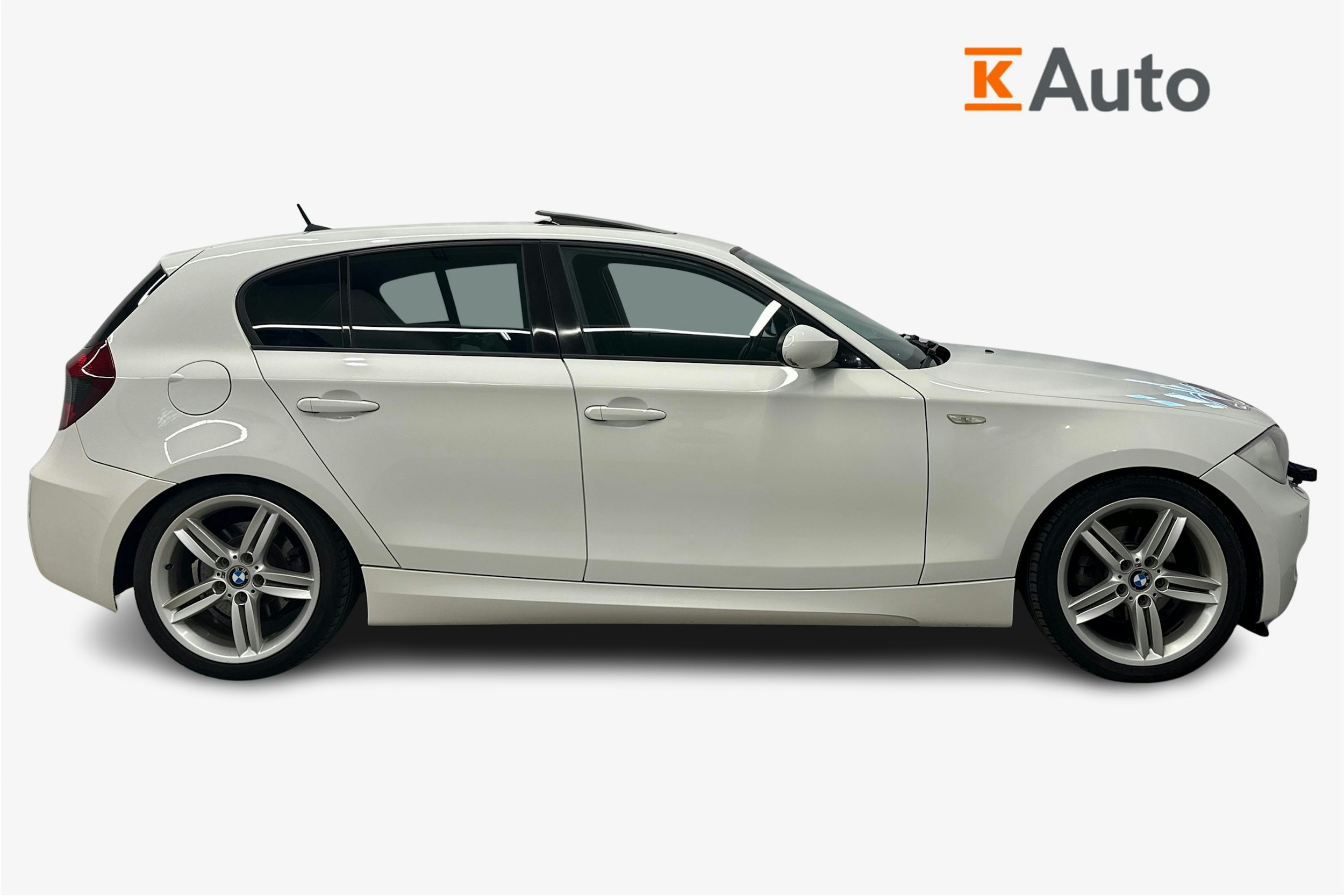 valkoinen BMW 120 2006 kuva 6.