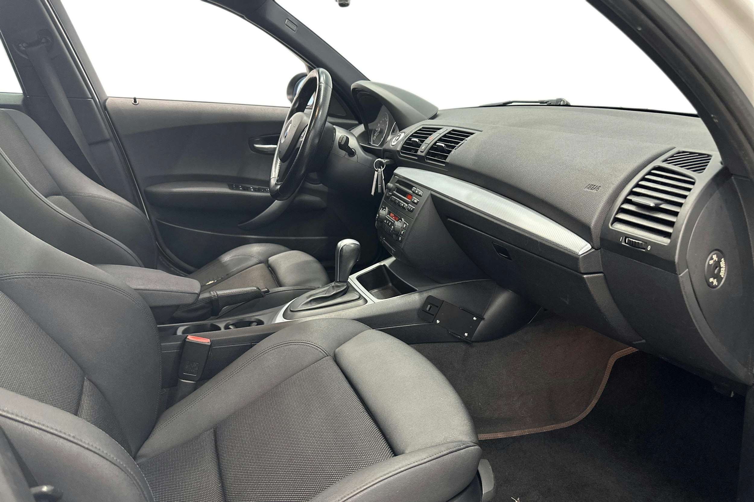 valkoinen BMW 120 2006 kuva 10.