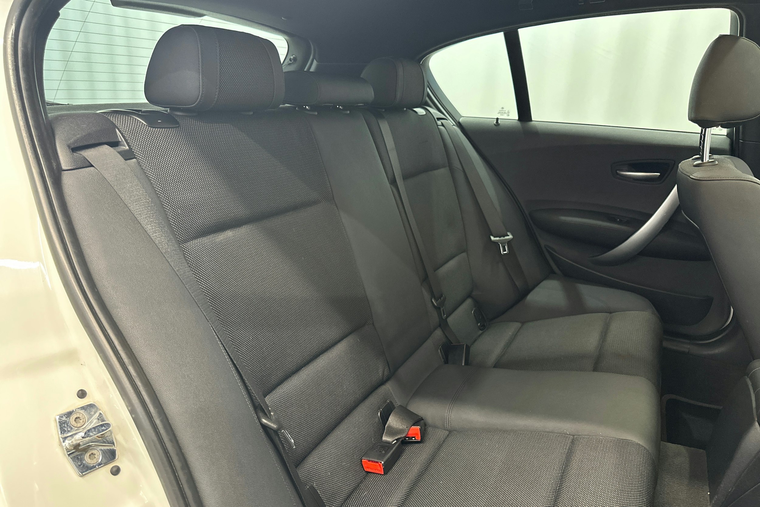 valkoinen BMW 120 2006 kuva 13.