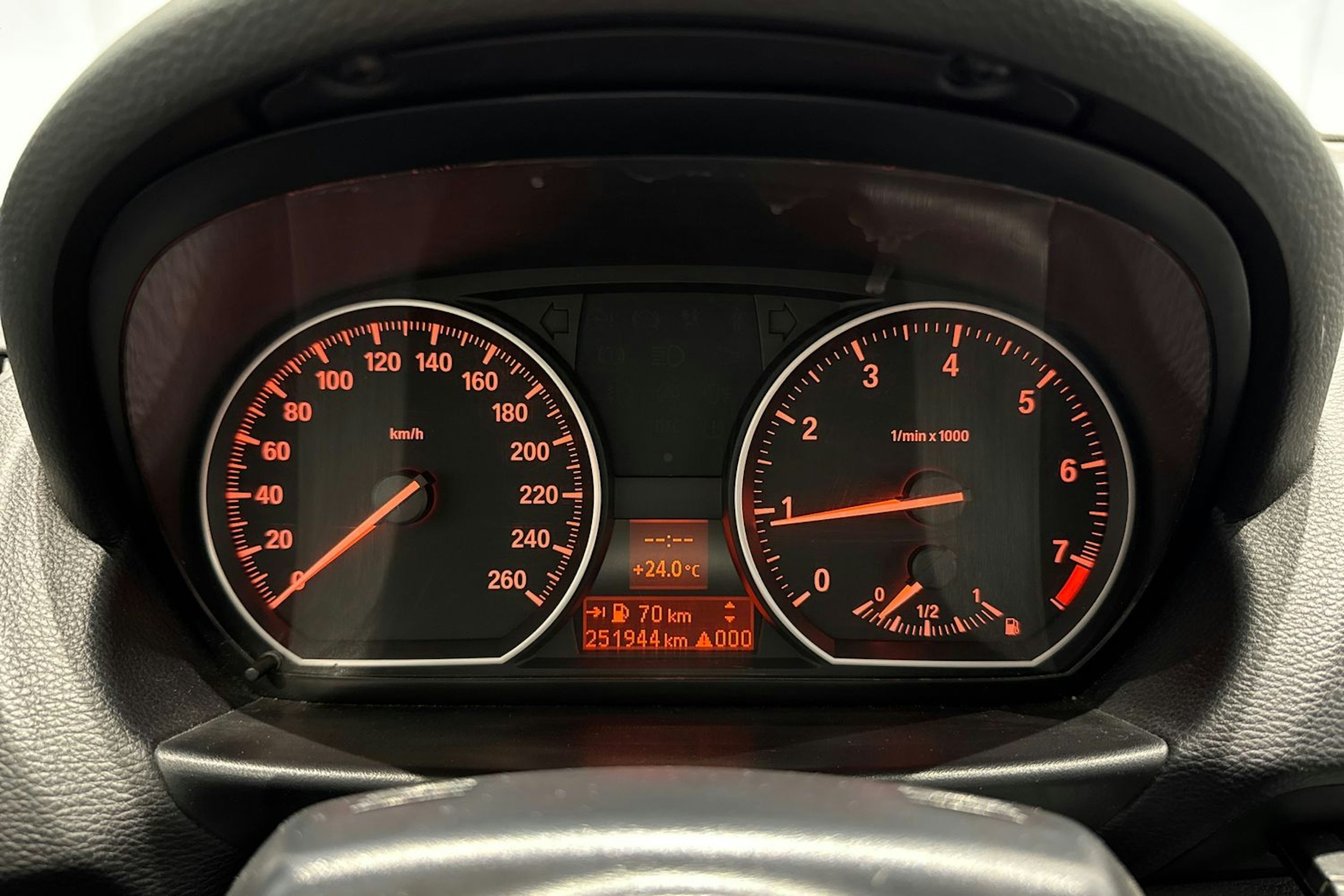 met. musta BMW 120 2008 kuva 17.