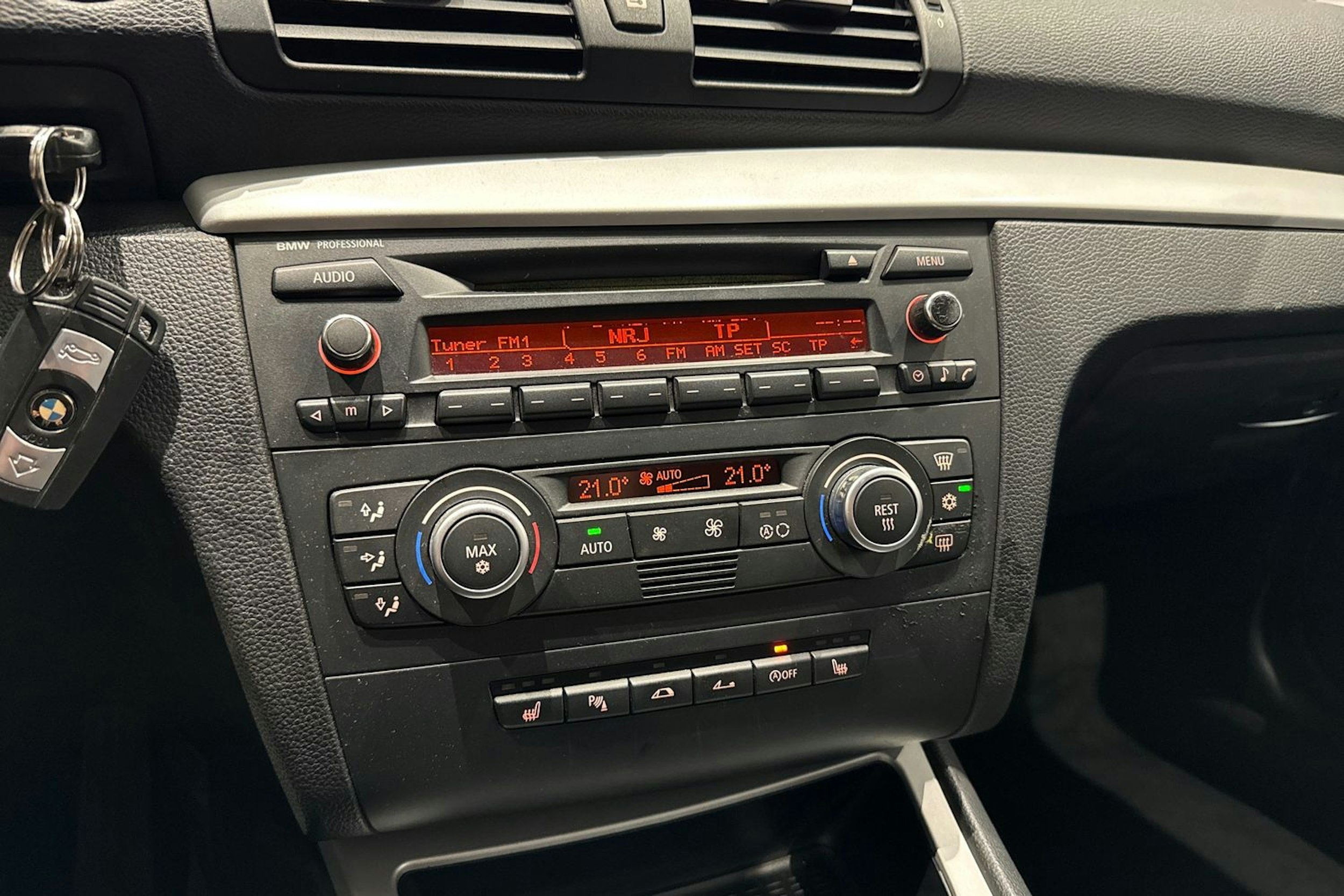 met. musta BMW 120 2008 kuva 18.