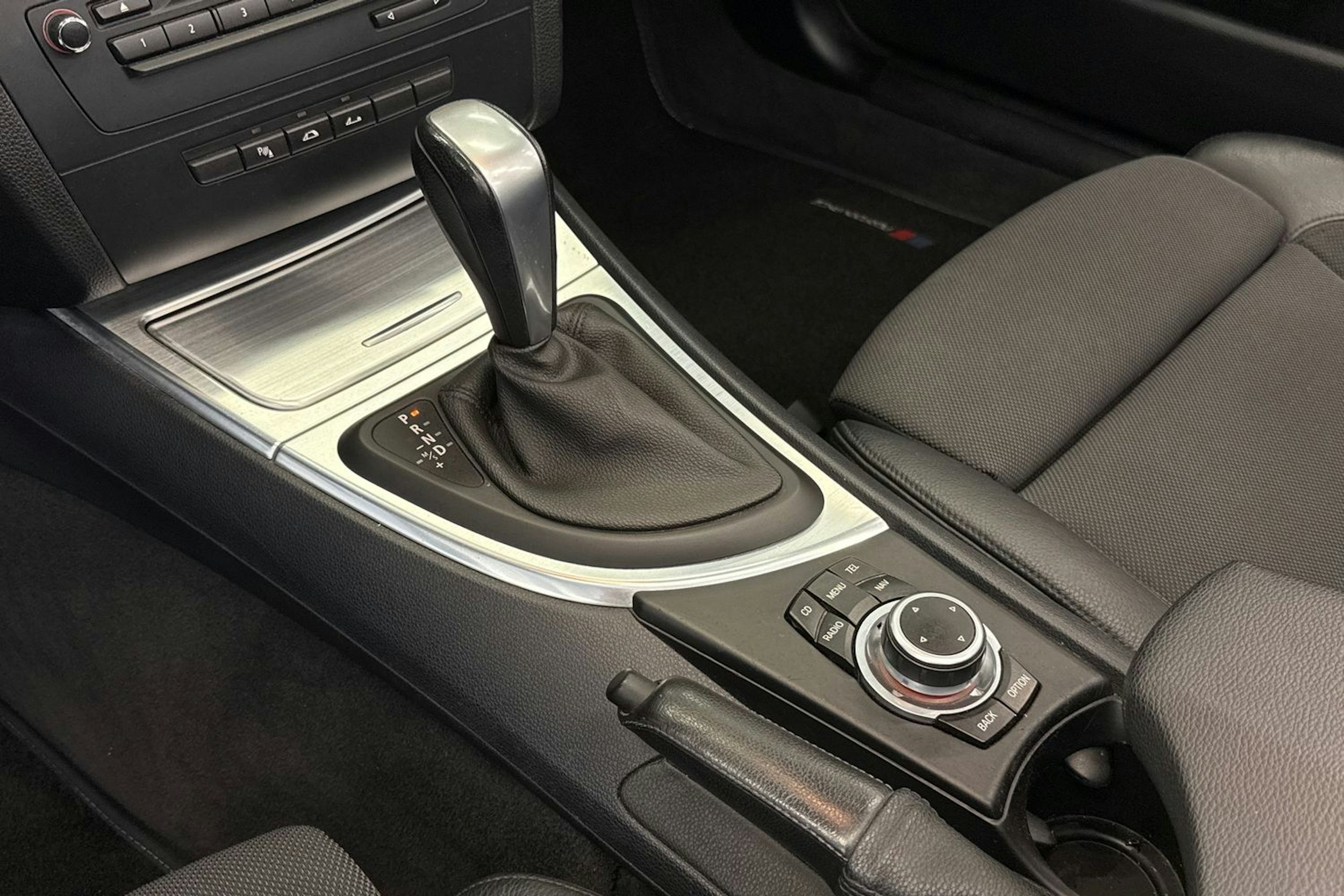 musta BMW 120 2010 kuva 17.