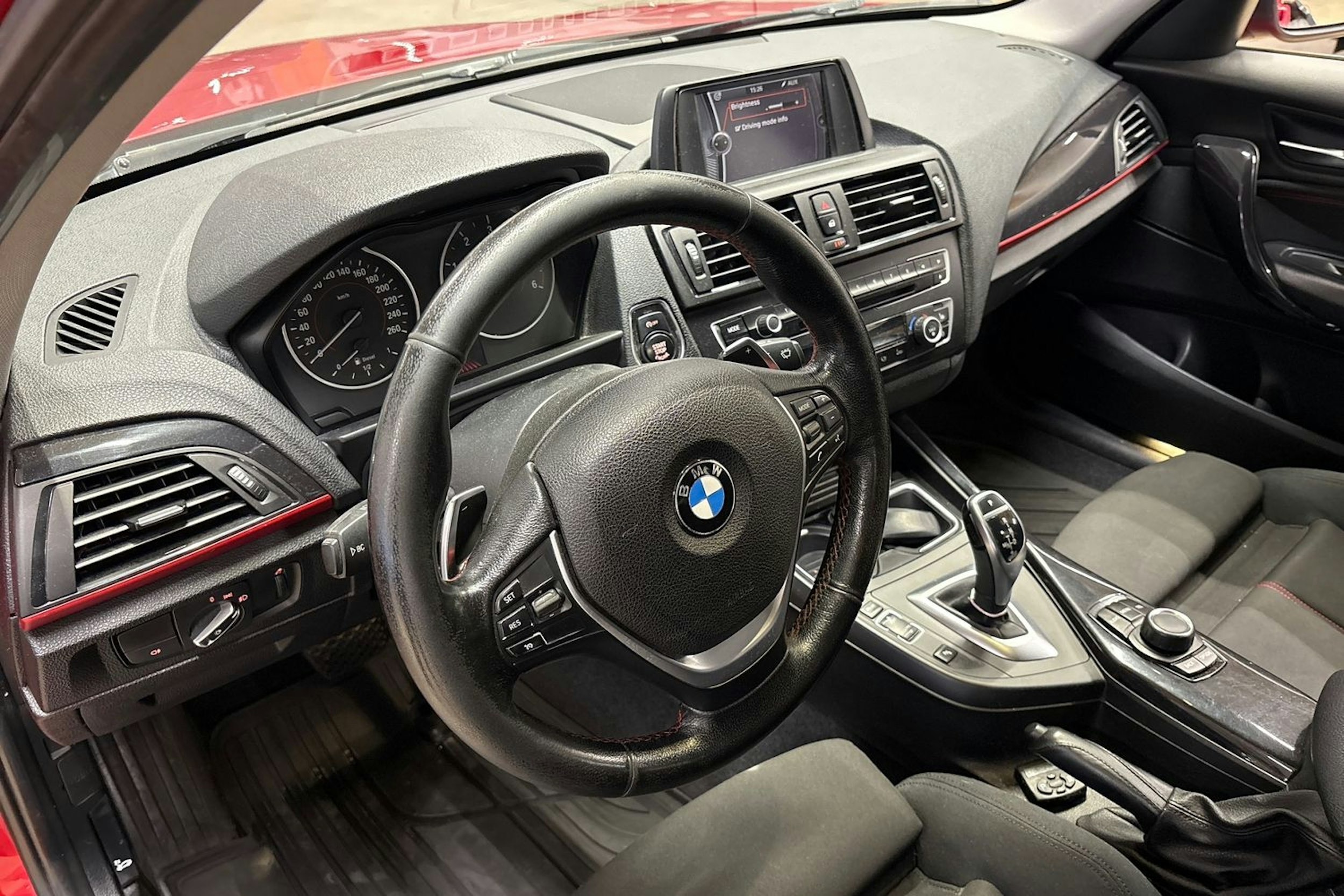 punainen BMW 120 2012 kuva 13.