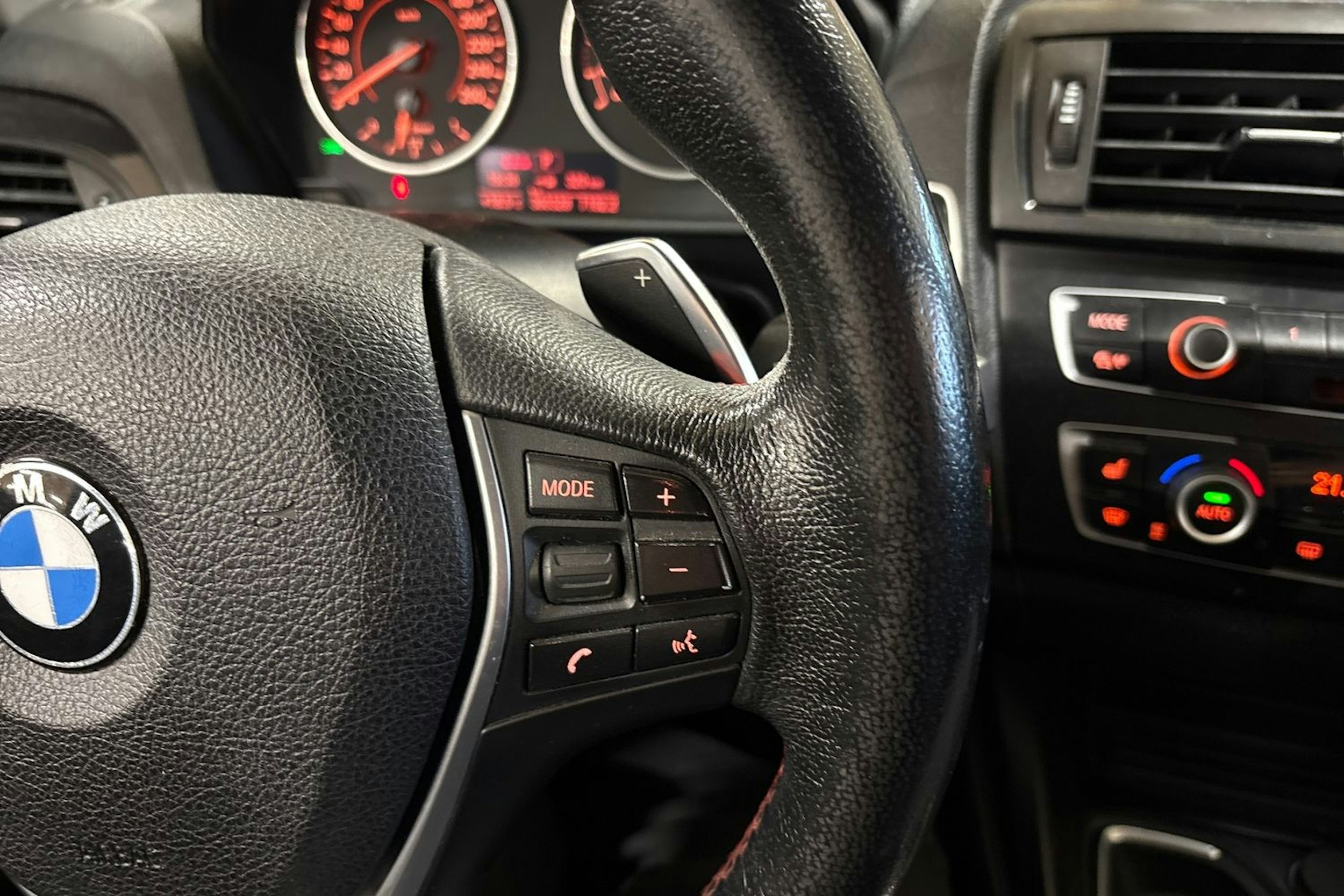 punainen BMW 120 2012 kuva 31.