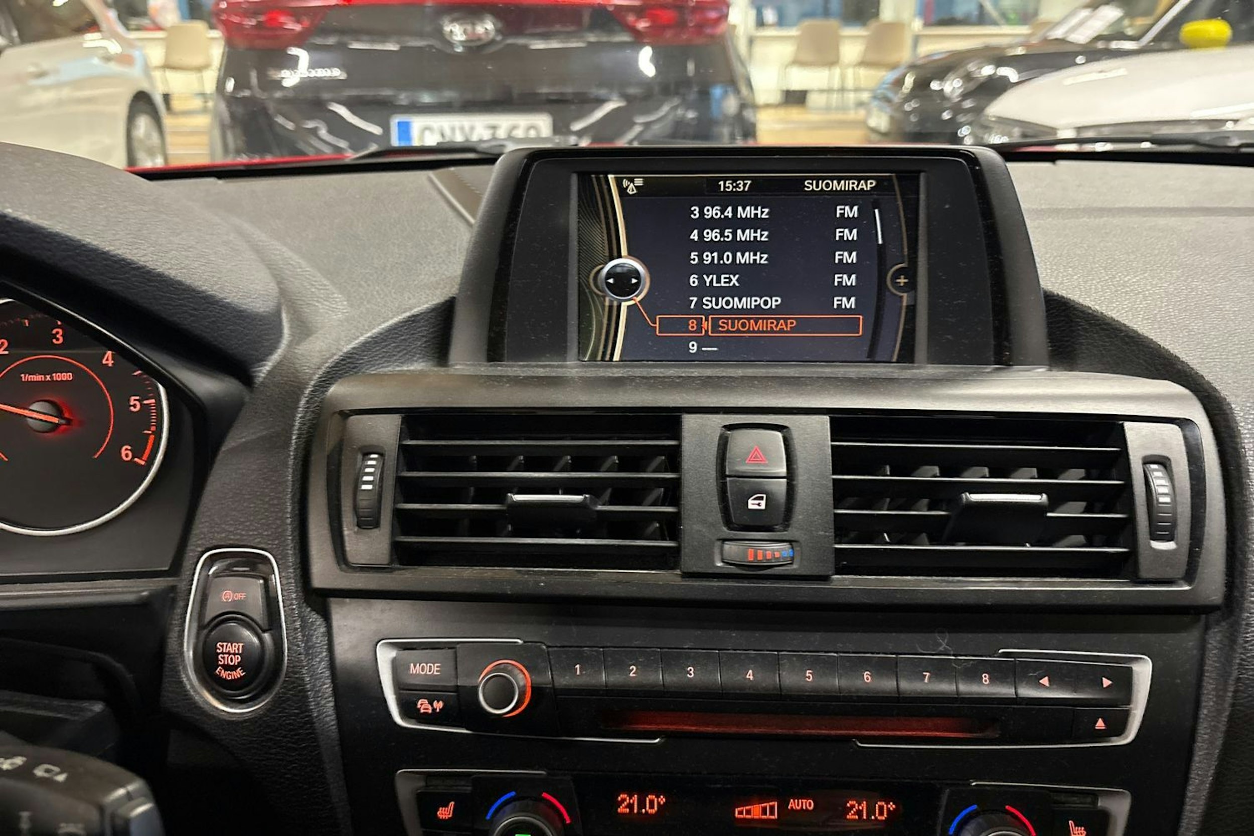 punainen BMW 120 2012 kuva 34.