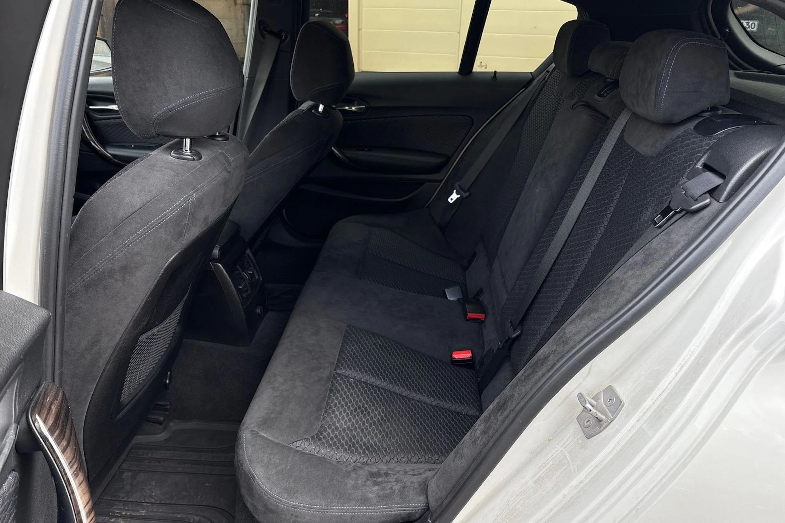 valkoinen BMW 120 2015 kuva 4.
