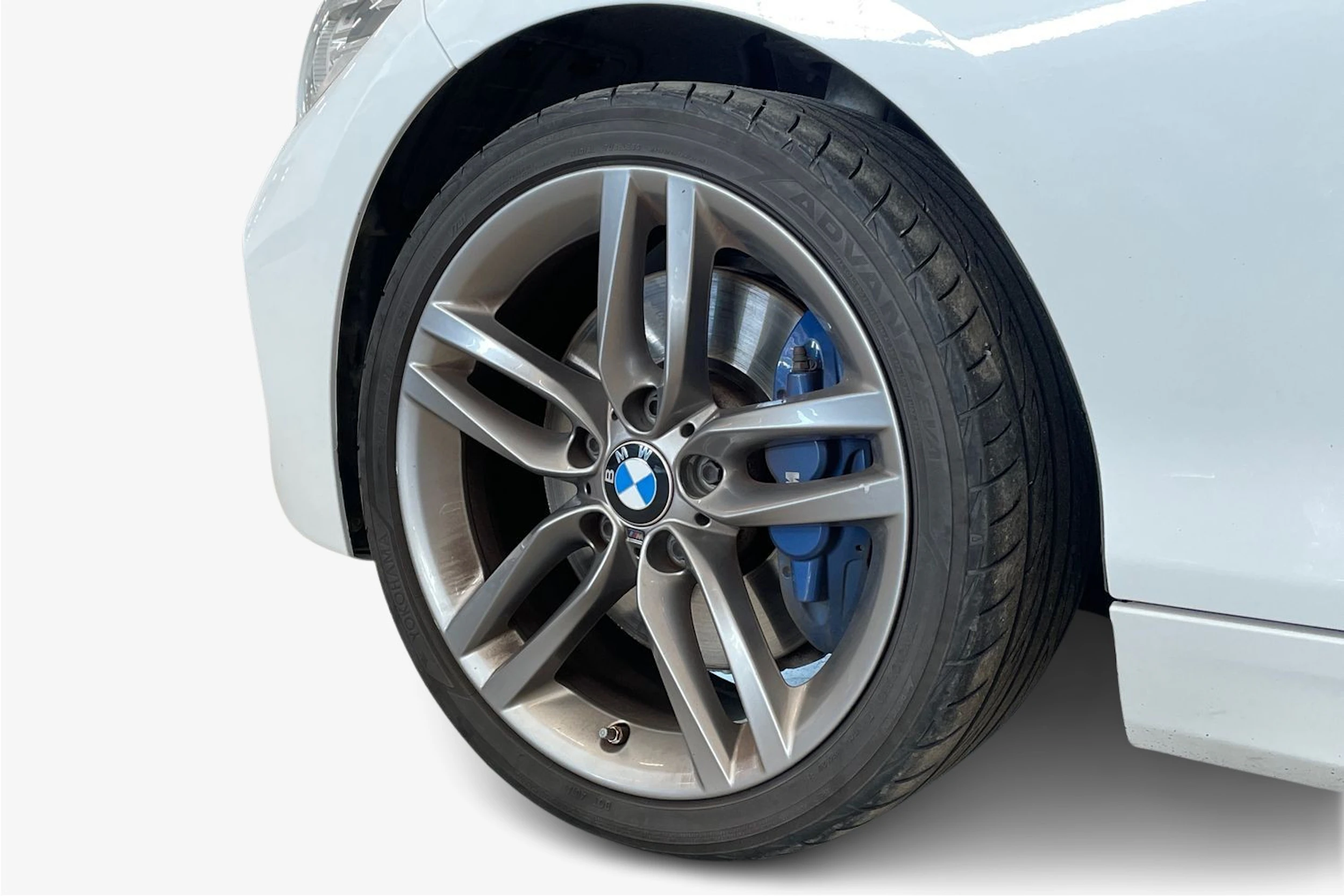 valkoinen BMW 120 2016 kuva 9.