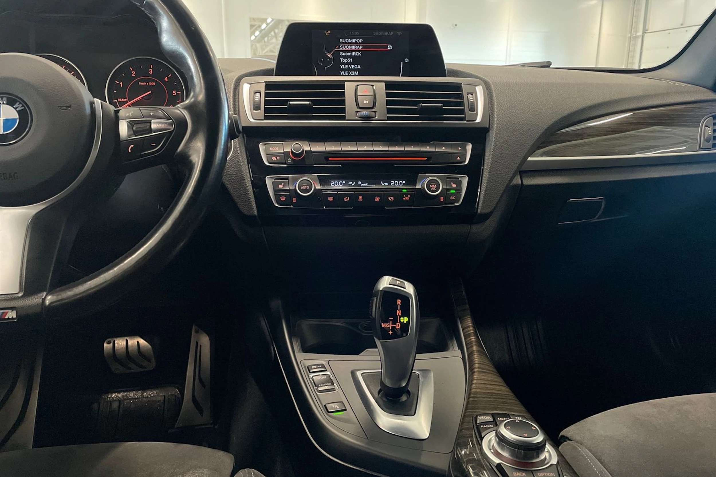 valkoinen BMW 120 2016 kuva 19.