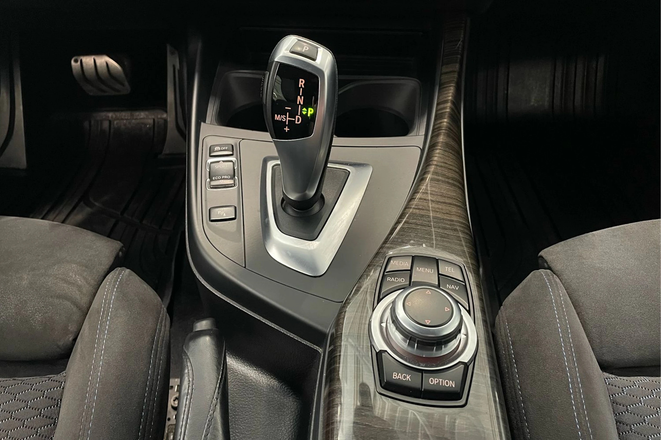 valkoinen BMW 120 2016 kuva 25.