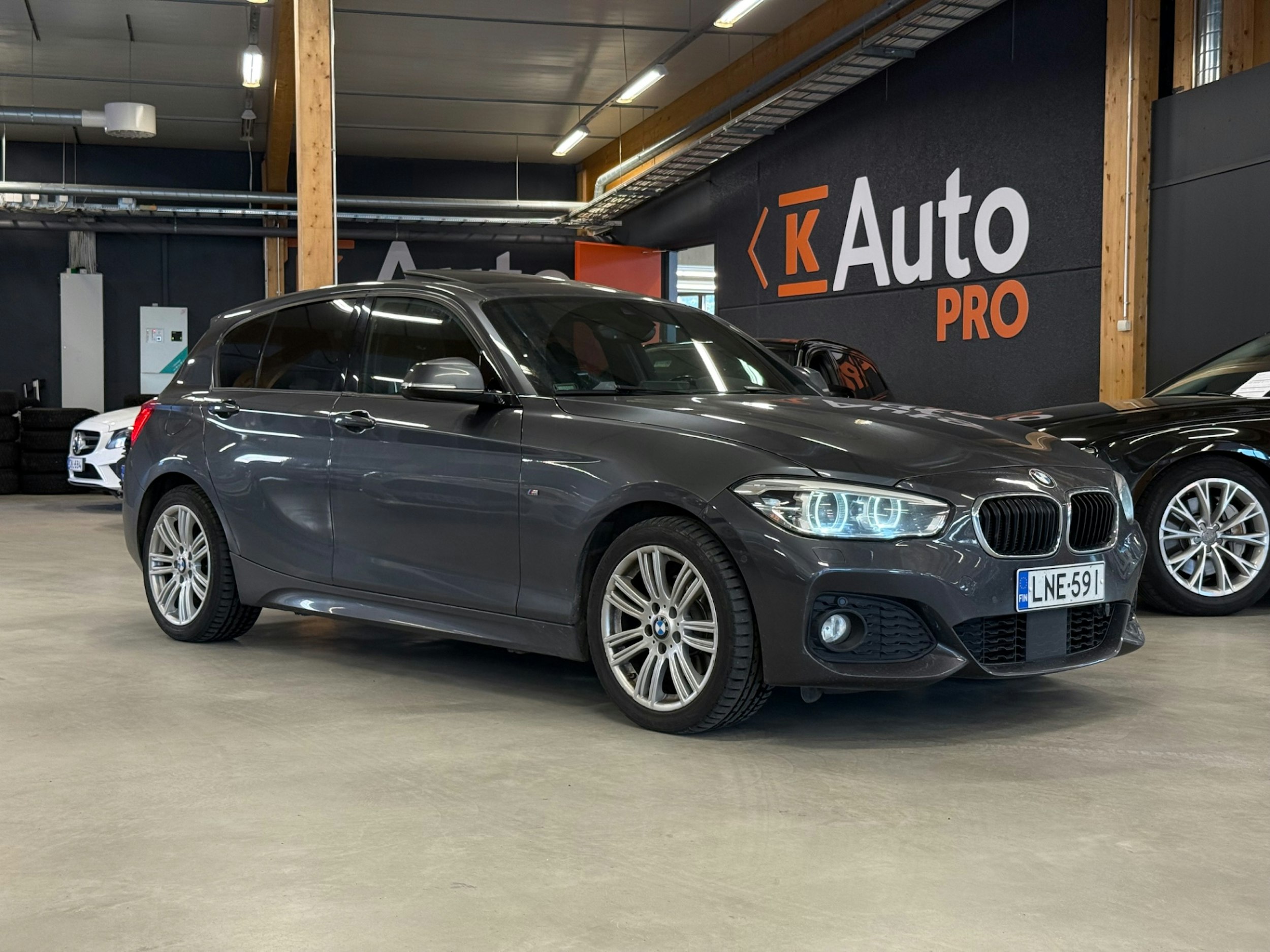 harmaa BMW 120 2016 kuva 1.