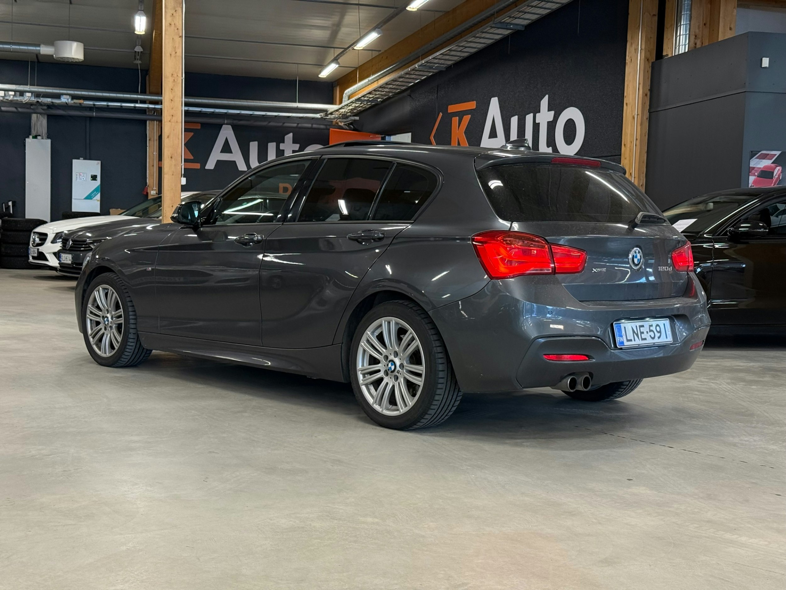 harmaa BMW 120 2016 kuva 2.