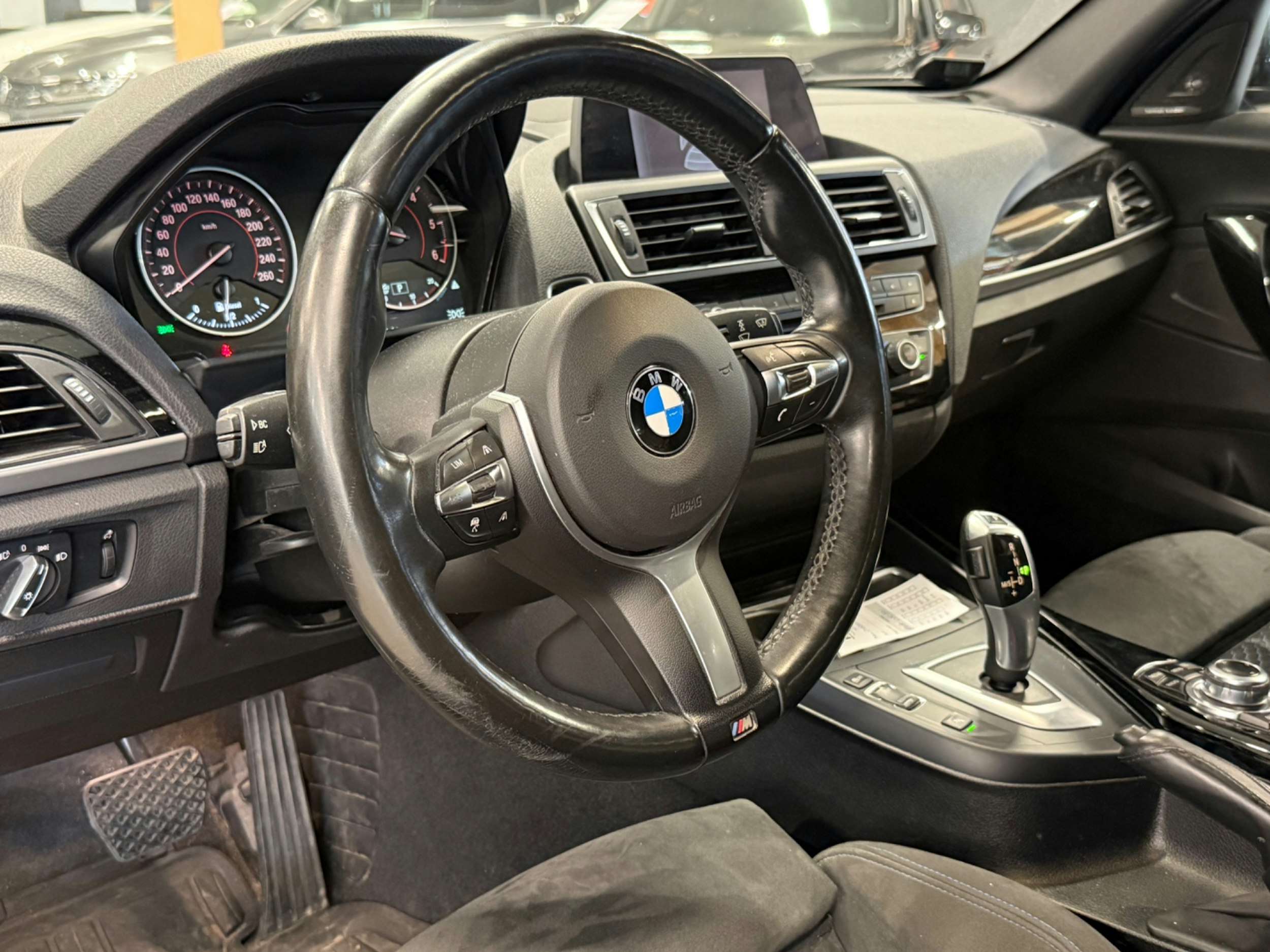 harmaa BMW 120 2016 kuva 3.