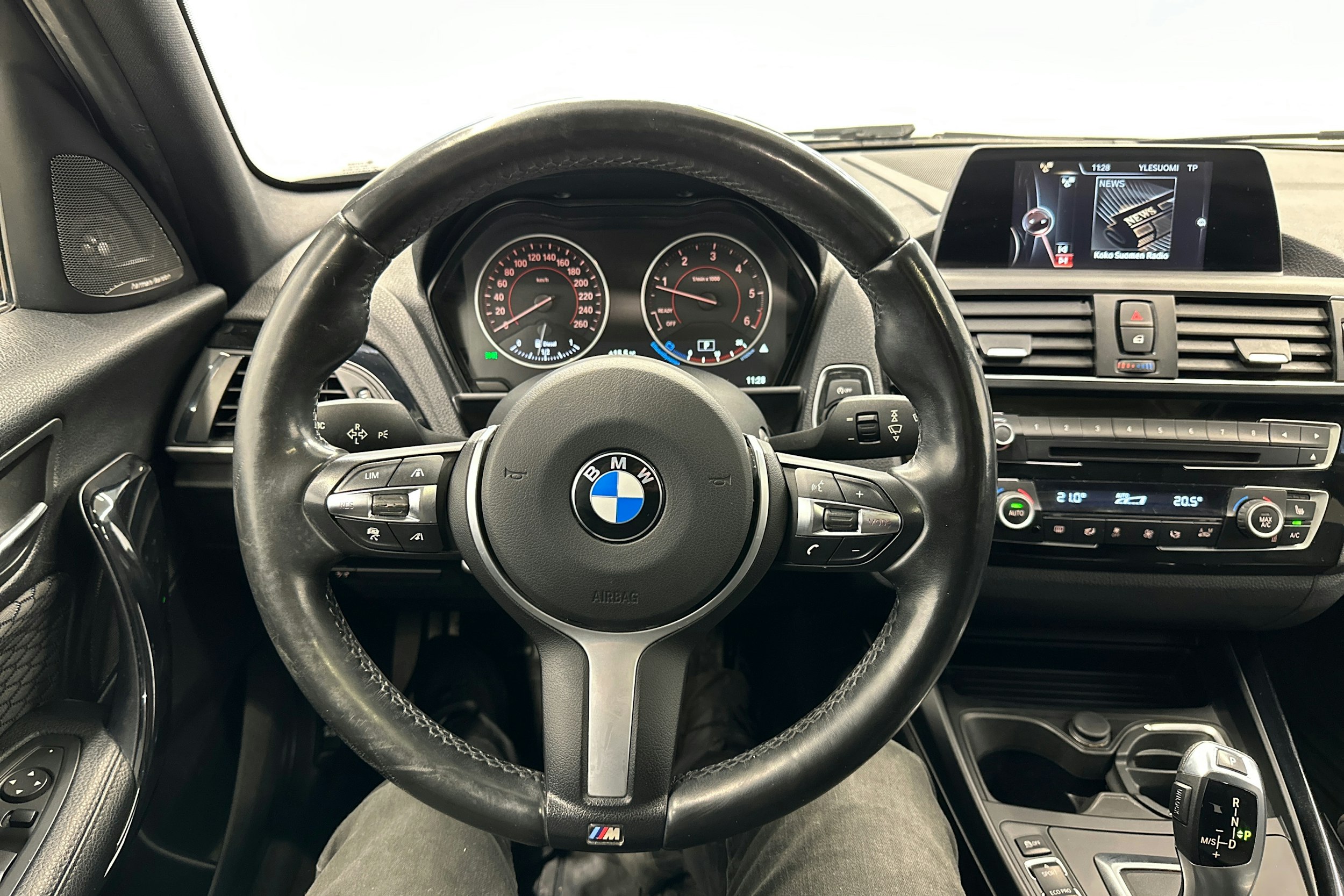 harmaa BMW 120 2016 kuva 14.
