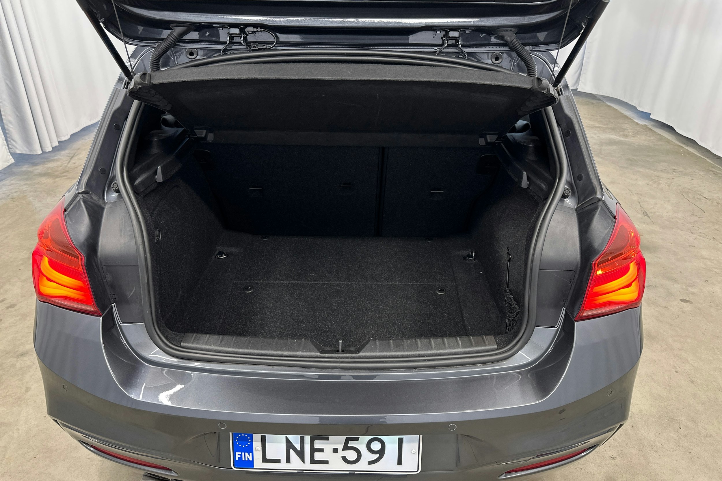harmaa BMW 120 2016 kuva 23.