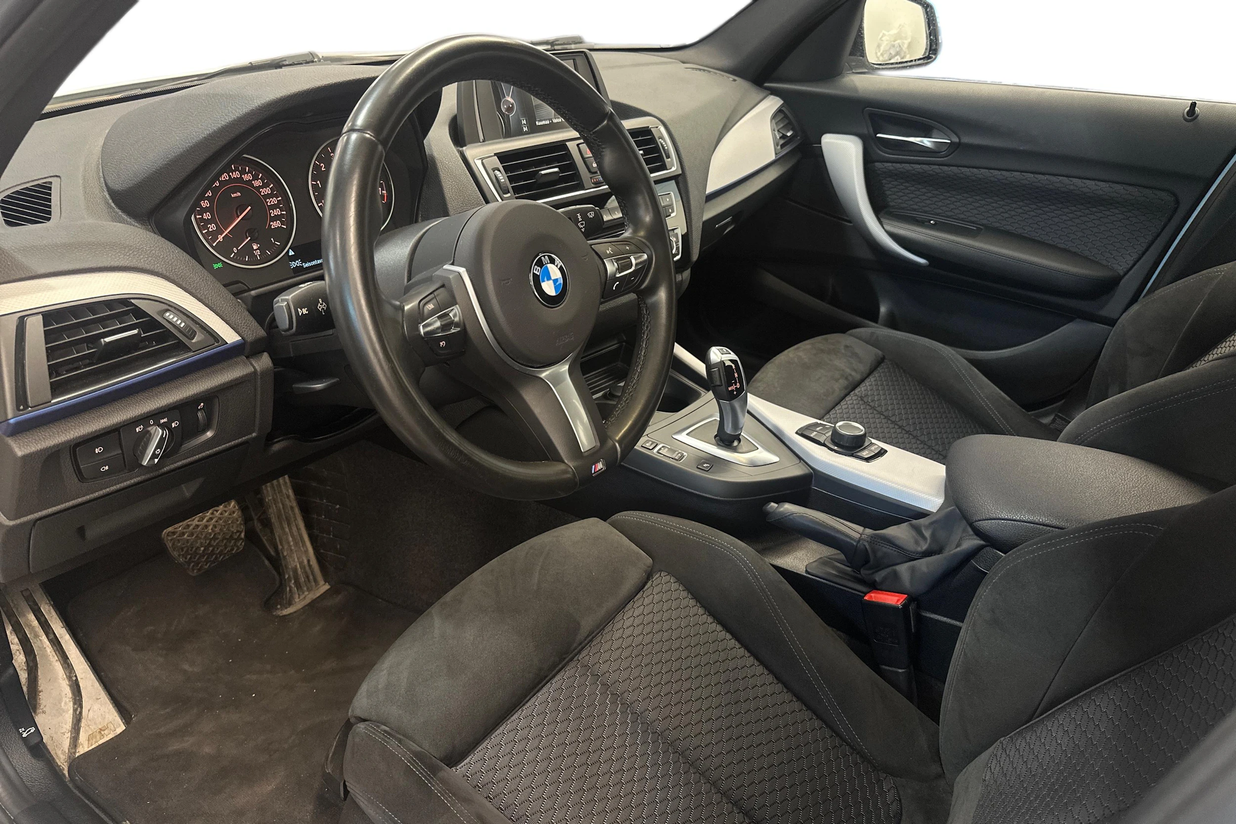 Valkoinen BMW 120 2017 kuva 6.