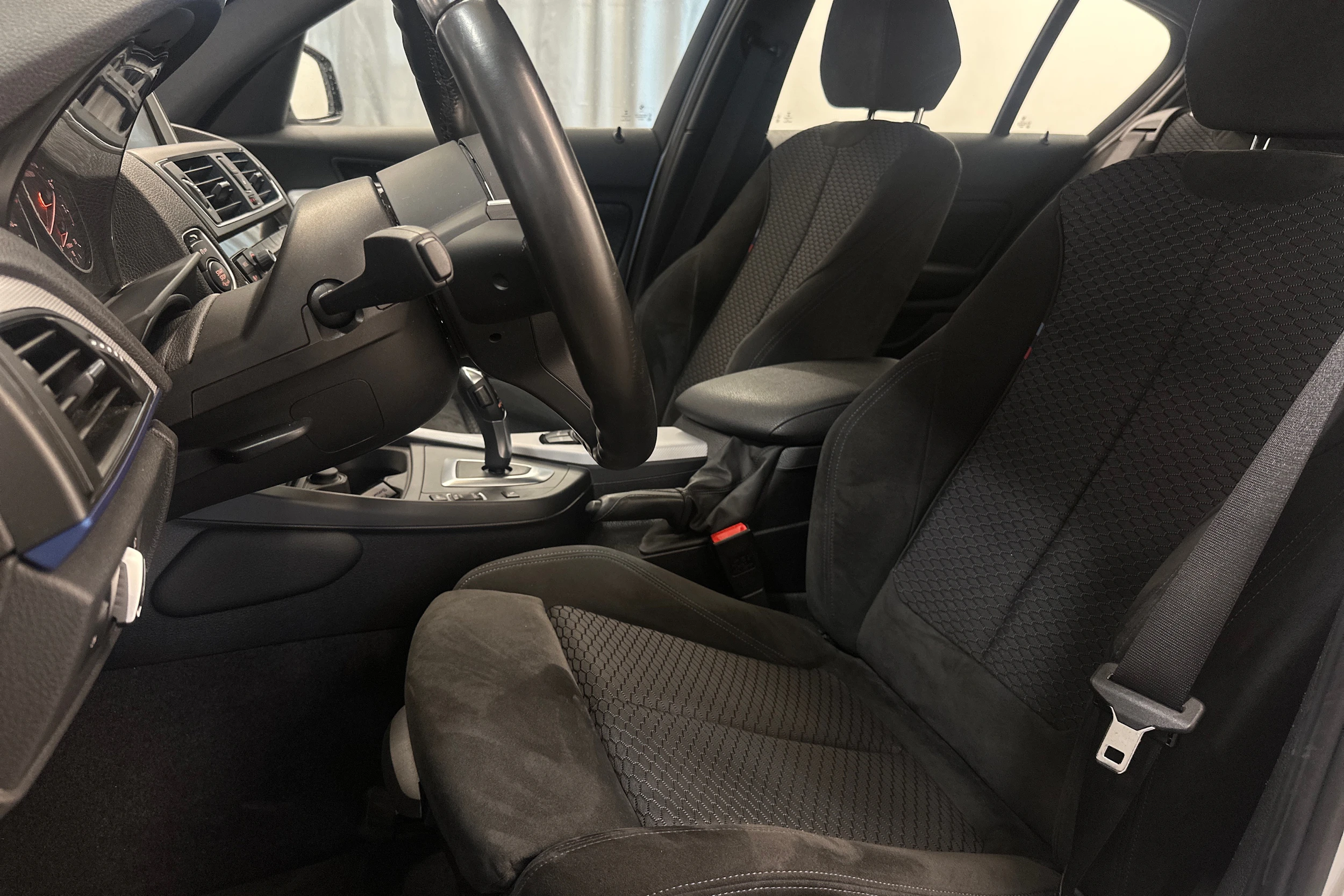 Valkoinen BMW 120 2017 kuva 11.