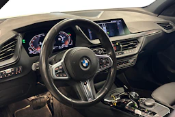 valkoinen BMW 120 2020 kuva 3.