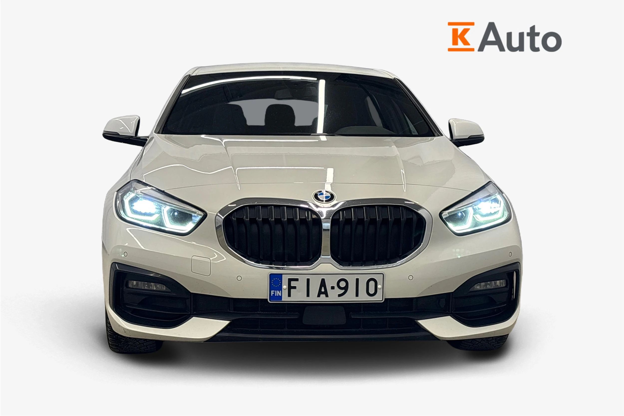 valkoinen BMW 120 2020 kuva 4.