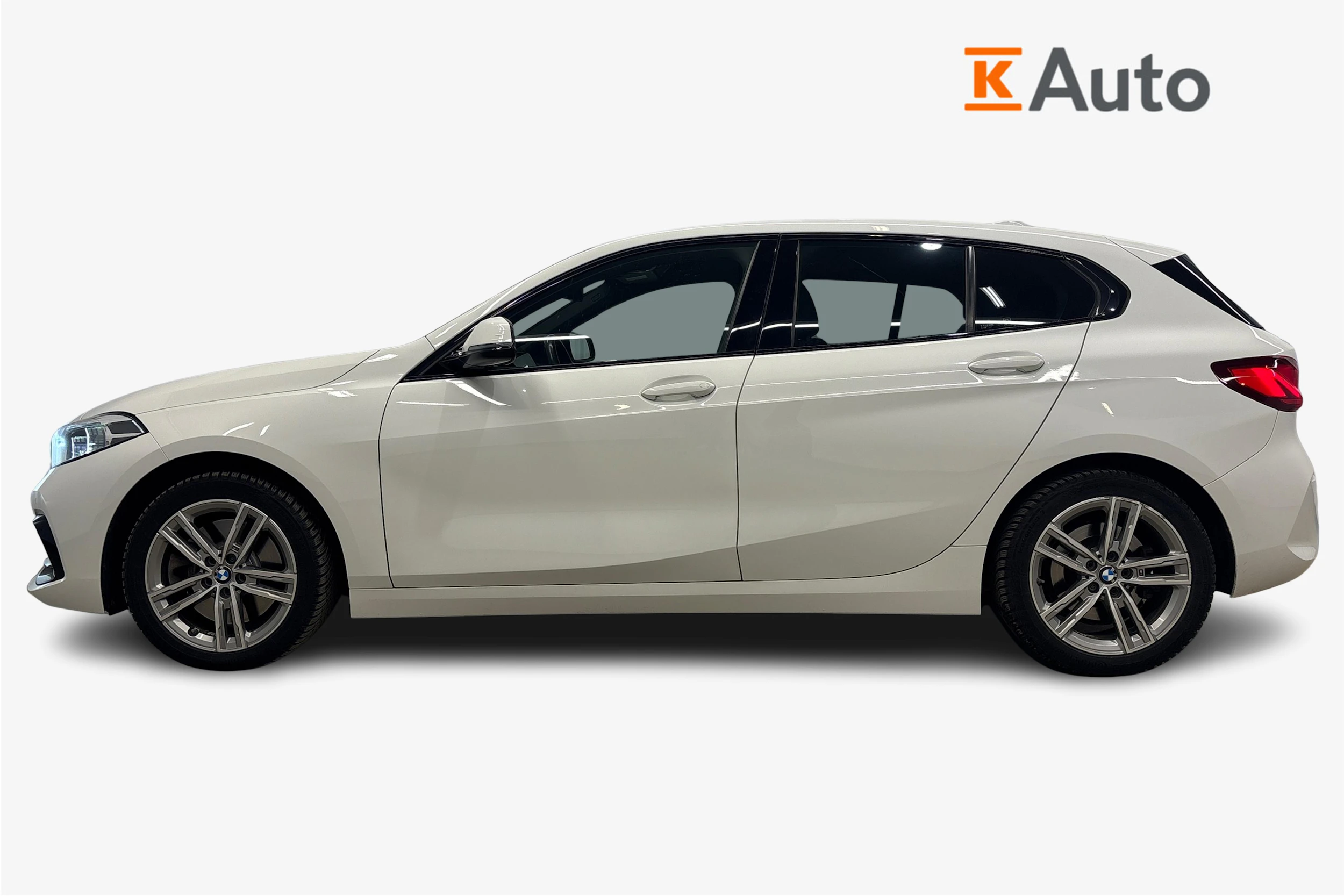 valkoinen BMW 120 2020 kuva 5.