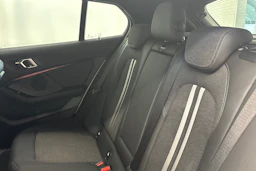 valkoinen BMW 120 2020 kuva 10.