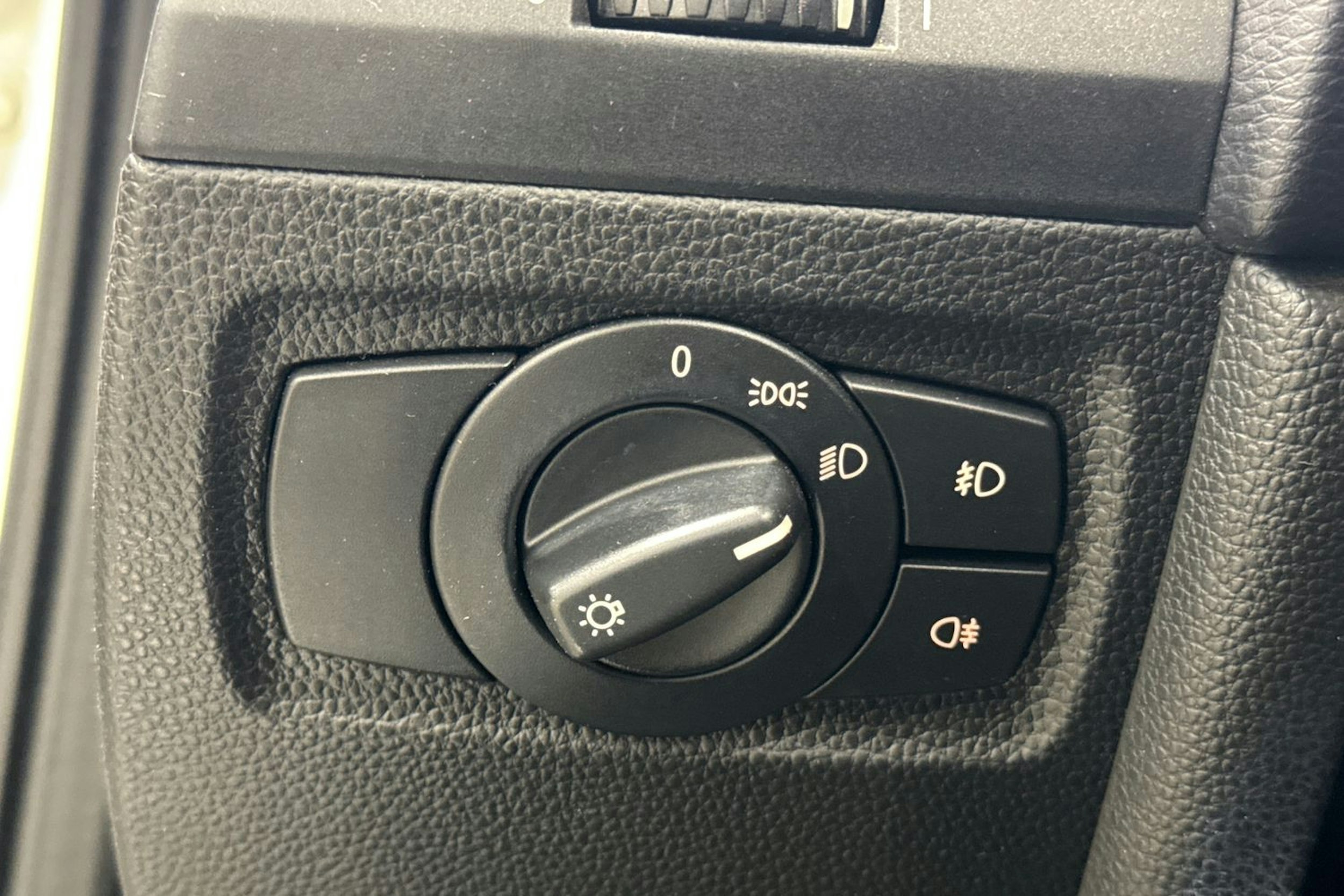 valkoinen BMW 125 2008 kuva 23.