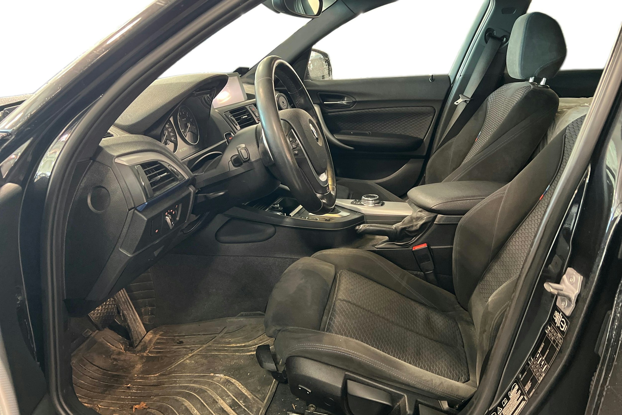 musta BMW 135 2014 kuva 3.
