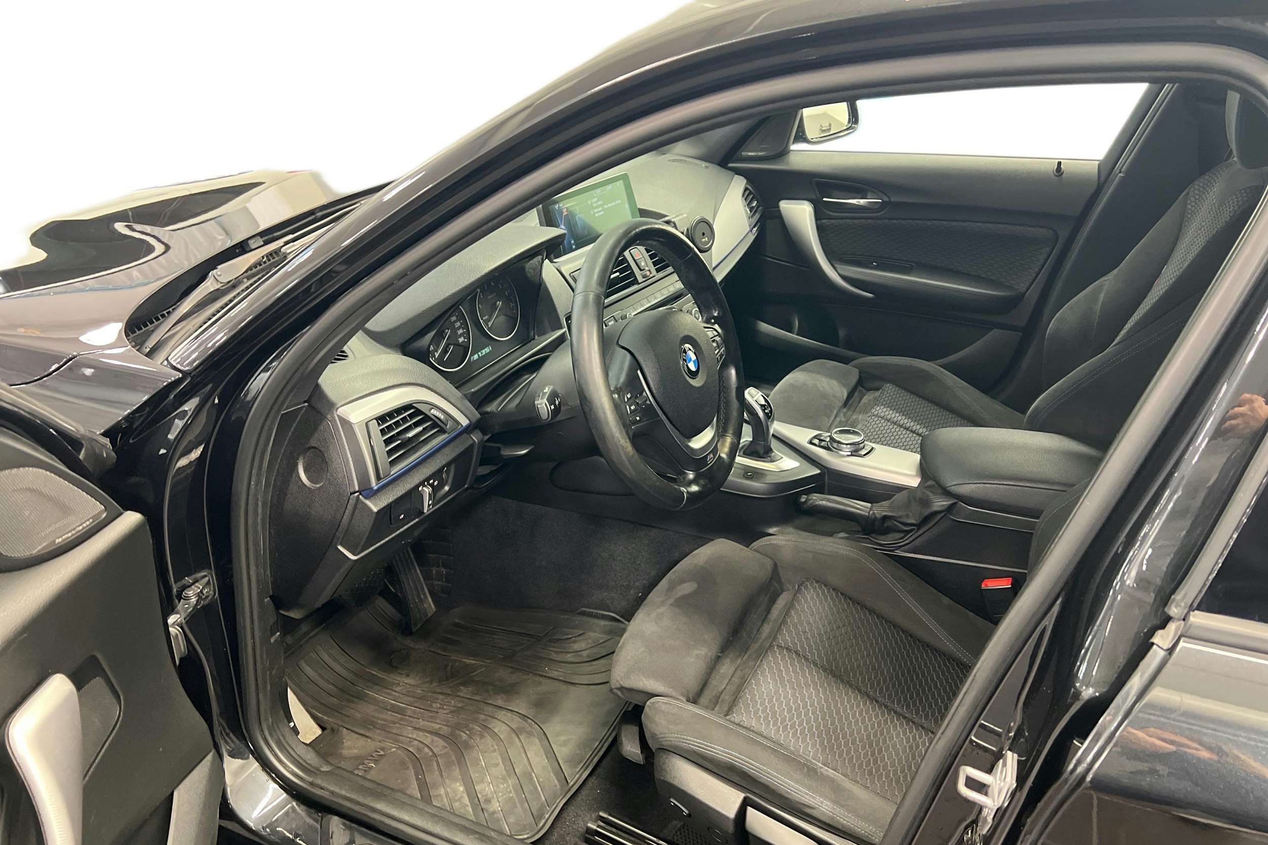 musta BMW 135 2014 kuva 7.